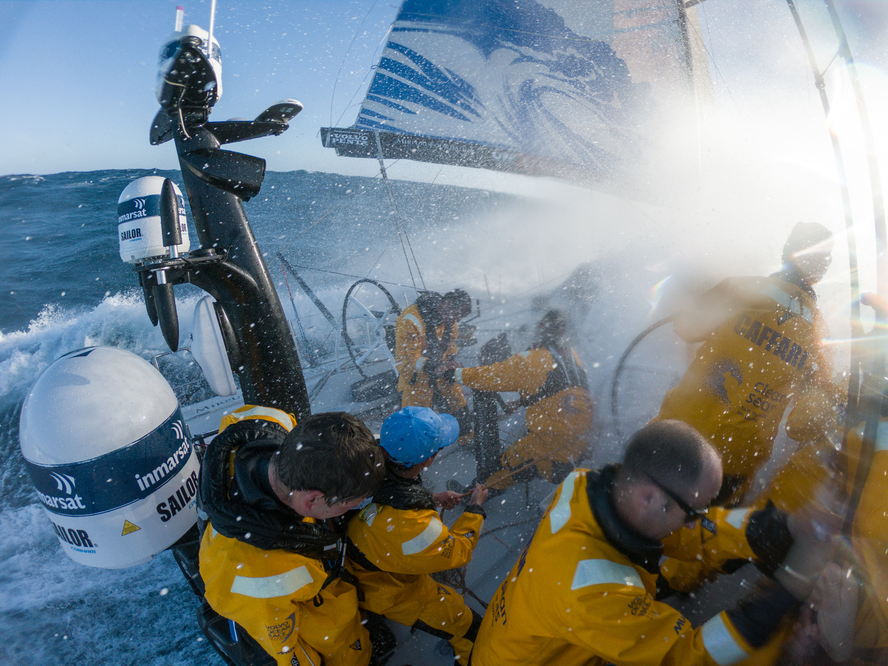 Volvo Ocean Race: è subito life at the extreme… battaglia atlantica nell’Aliseo, i video migliori
