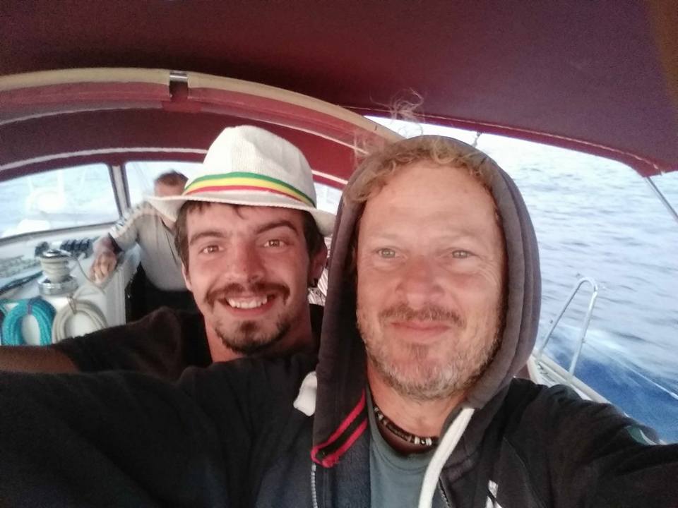 Allarme in Atlantico: sospese le ricerche dei due velisti italiani dispersi alle Azzorre, ritrovati resti dell’Oceanis 473