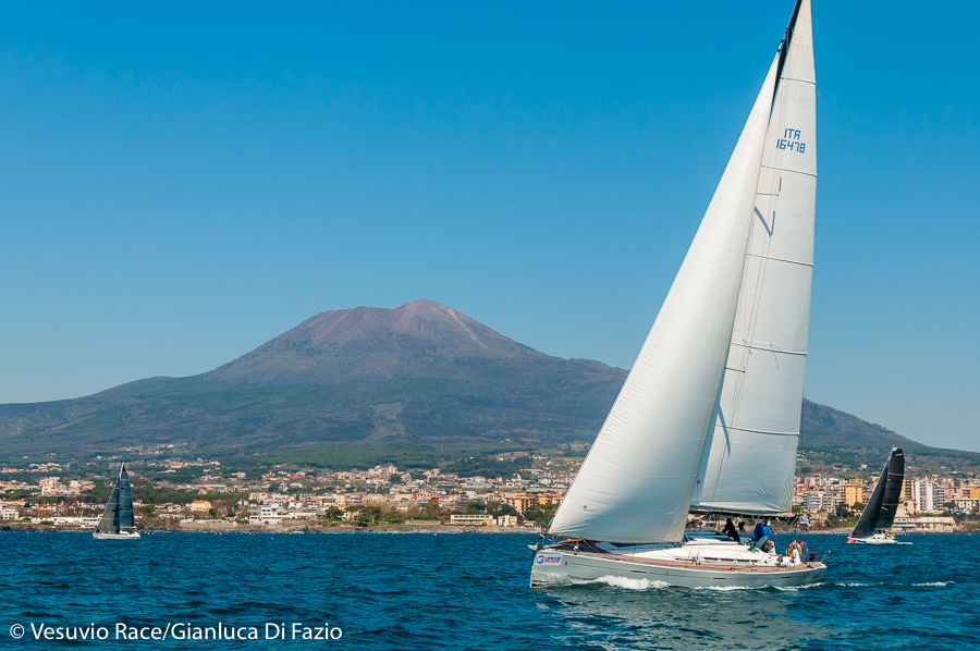 Vesuvio Race, bella regata tra le meraviglie del Golfo di Napoli