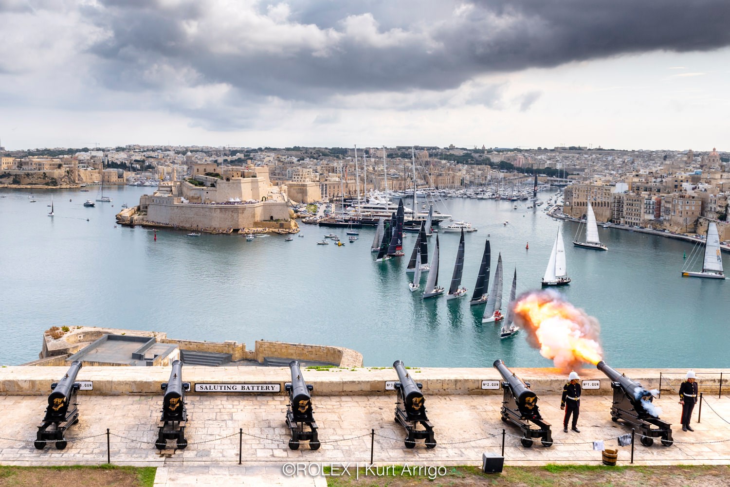 Rolex Middle Sea Race: Rambler in testa a Stromboli, ma da martedì sarà burrasca nel Canale di Sicilia