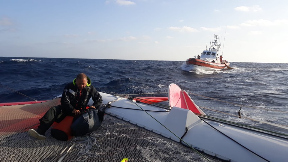 Il recupero dell’equipaggio di Ad Maiora a ovest di Lampedusa
