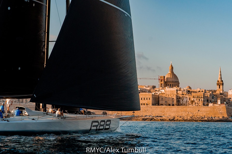Rolex Middle Sea Race: Be Wild in lotta per la vittoria overall, line honour a Rambler, burrasca sulle piccole